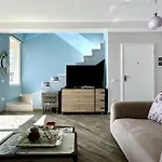 Luxury Diva Sea View Apartment, Bougainville Bay Σαράντα