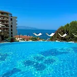 Luxury Diva Sea View Apartment, Bougainville Bay Διαμέρισμα