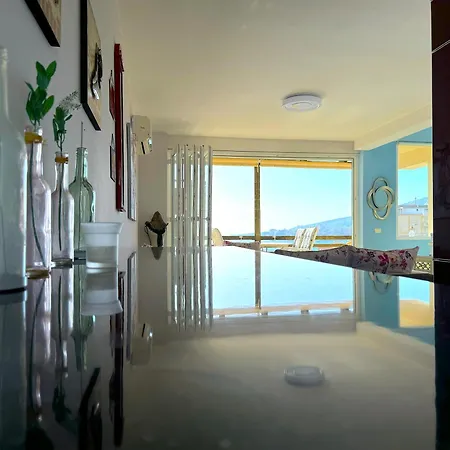 Daire Luxury Diva Sea View Apartment, Bougainville Bay