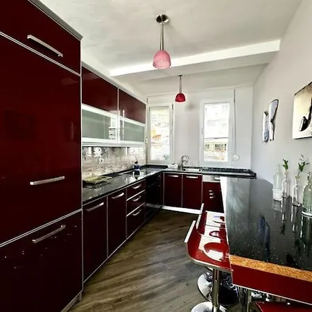 Luxury Diva Sea View Apartment, Bougainville Bay Apartment *