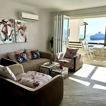 Luxury Diva Sea View Apartment, Bougainville Bay Apartment